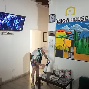 Yellow House Hostal