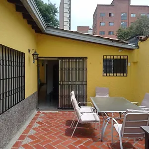 Yellow House Hostal